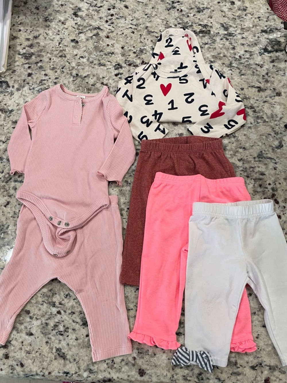 🌸 6 PC Bundle Baby girl 3-6 months Onesies pants and tops Gently used